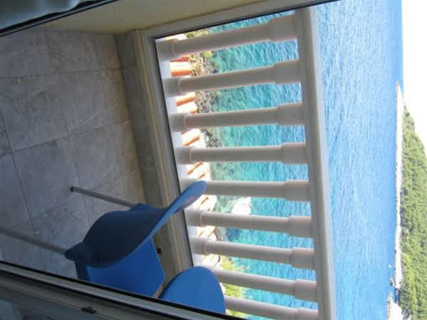 Superb Beachfront Luxury Seaview With Private Beach Милна Экстерьер фото