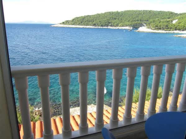 Superb Beachfront Luxury Seaview With Private Beach Милна Экстерьер фото